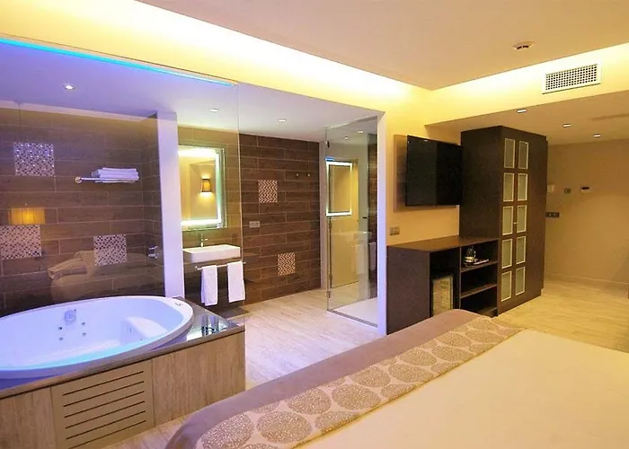 Felix Hotel 4*